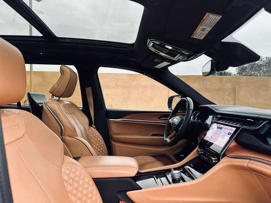 2022 Jeep Grand Cherokee SUMMIT image 4