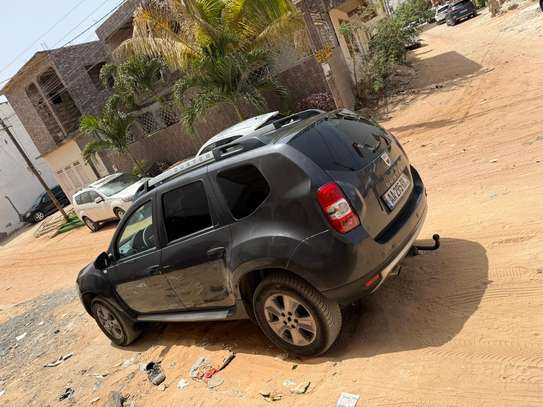 RENAULT DUSTER image 1