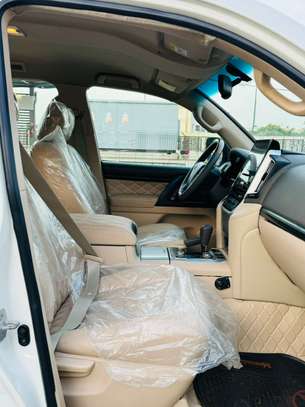 TOYOTA LAND CRUISER 2016 image 5