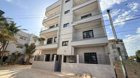 Appartement neuf spacieux avec balcon et sécurité image 1