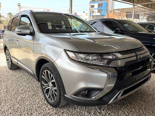 Mitsubishi Outlander image 5