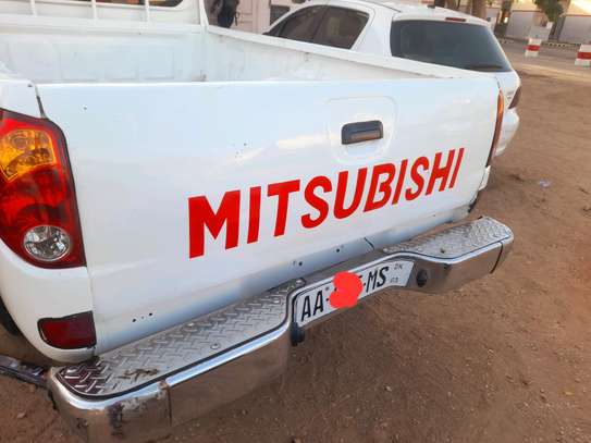 Mitsubishi L200 image 2