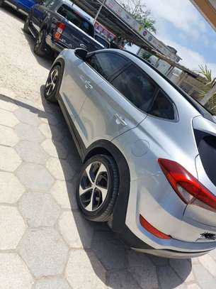 HYUNDAI TUCSON 2017 FULL OPTION image 4