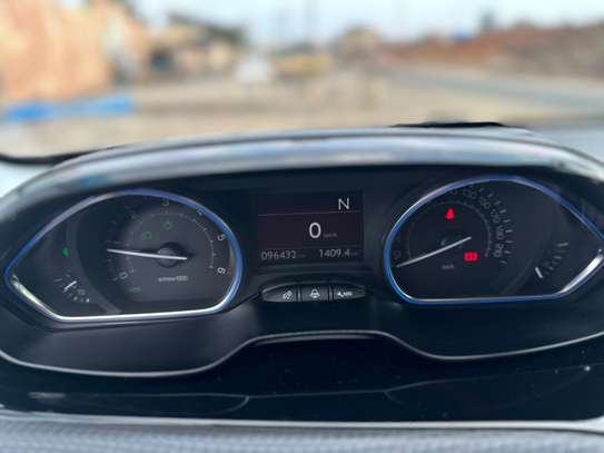 Peugeot 2008 2015 diesel image 15