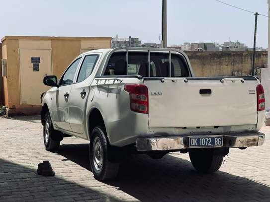Mitsubishi l200 image 6