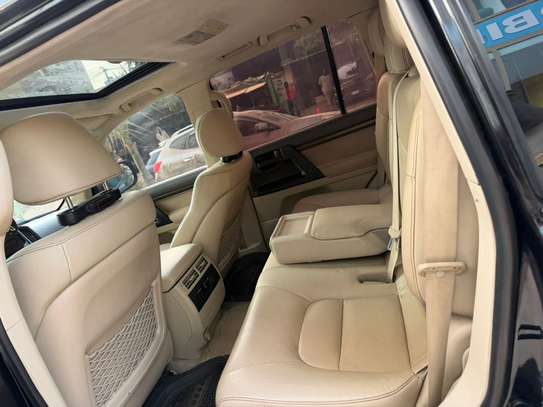 Toyota Land Cruiser V8 – 2021 image 3