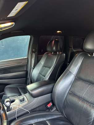 Jeep grand Cherokee image 8