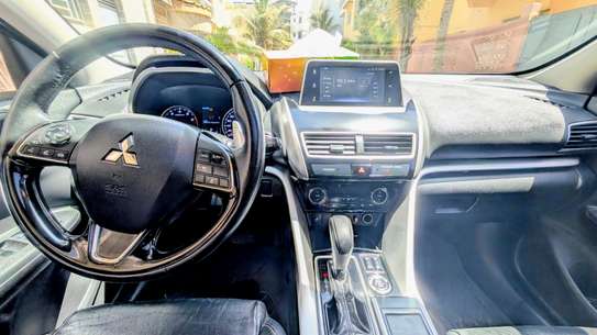 Mitsubishi ÉCLIPSE CROSS image 8