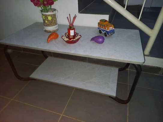 Table Basse noire et imitation marbre dessus image 1