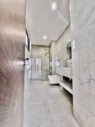 Magnifique Appartement F4 à louer au point E image 11
