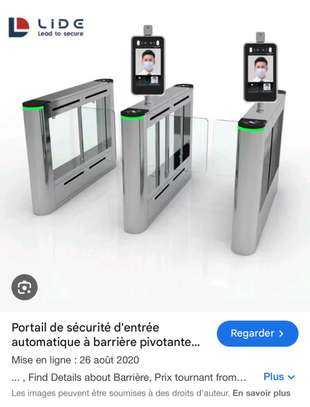 Portail automatique avec barrière pivotante image 1