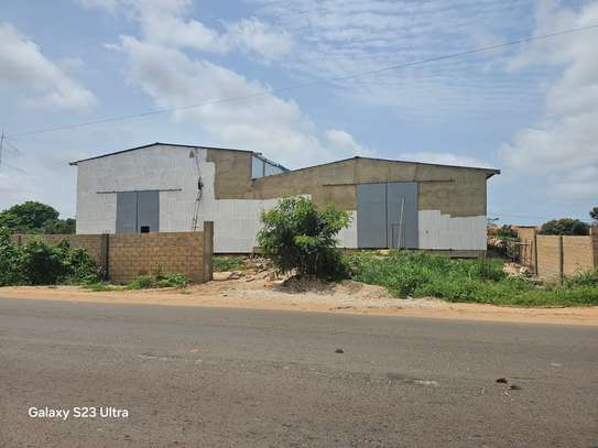 Entrepôts / Hangars à louer image 2