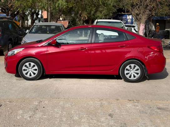 Hyundai accent image 4