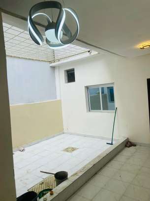 Villa Rdc + terrasse a louer à la cité Sotrac de Keur massar image 8