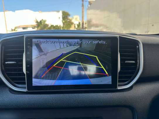 Kia Sportage SUV Compact Blanc élégant image 9