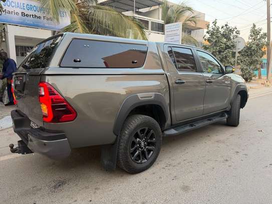 Toyota Hilux Anne 2022  full options image 3