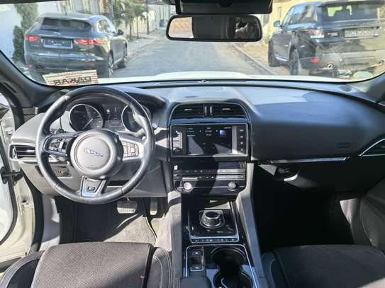 4 x 4  JAGUAR F-PACE  DIESEL AUTOMATIQUE   AWD image 5