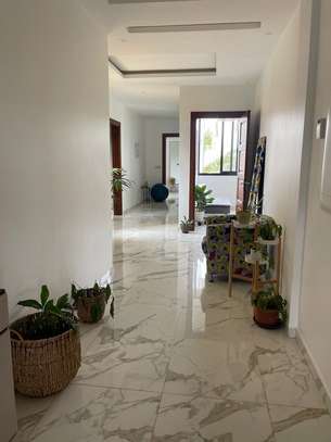 Sacré cœur apparemment meublé à louer image 4