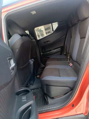 Toyota C-HR SUV 2021 image 1