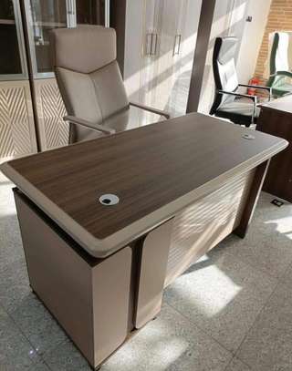 Bureau moderne bois clair image 1