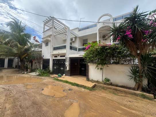 Villa à vendre aux Almadies juste derrière Philippe Moris image 1