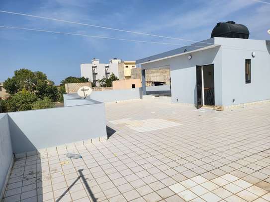 Villa à louer à la Sicap Foire image 2