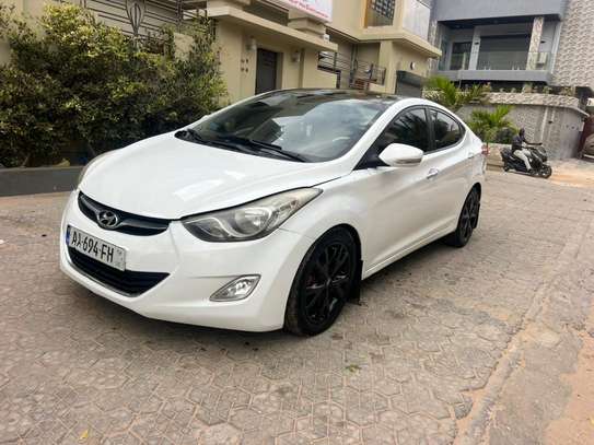 Hyundai Elantra Limited image 9