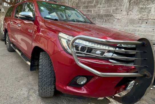 Toyota Hilux image 2