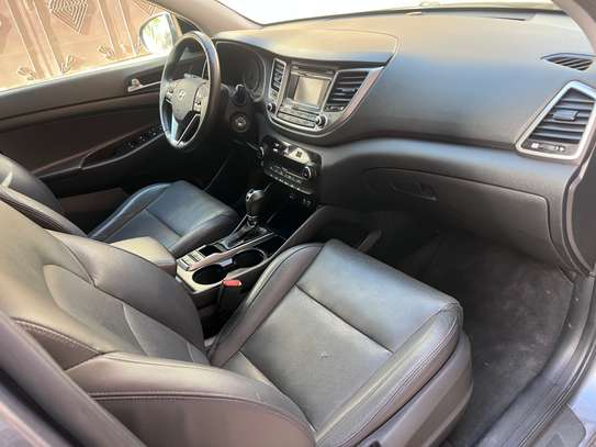 Hyundai Tucson Limited image 6
