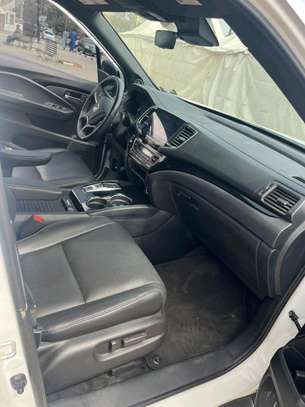 Honda Pilot SUV blanc spacieux fenêtres teintées image 1