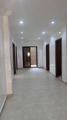Villa basse de 1000 m² à louer à Dieupeul 1 image 1