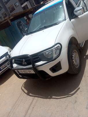 Mitsubishi l200 image 3