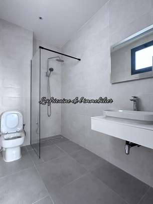 Appartement F3 de 120 m² avec terrasse à louer – Ngor image 8
