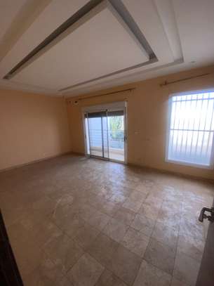 Une villa R+2 à louer aux Mamelles image 10
