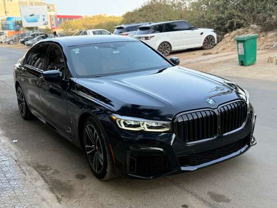 BMW series 740i image 10