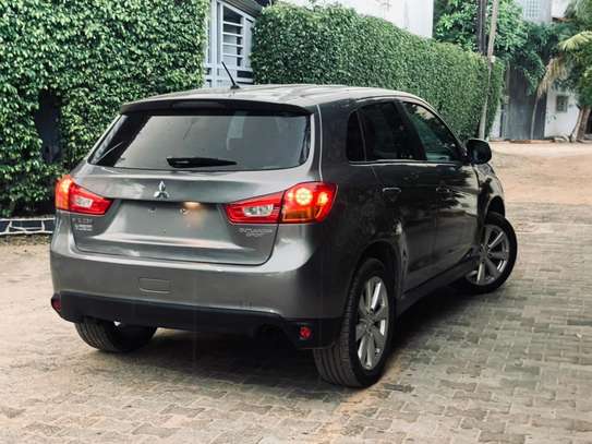 Mitsubishi Outlander image 2