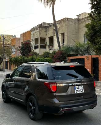 Ford explorer image 3