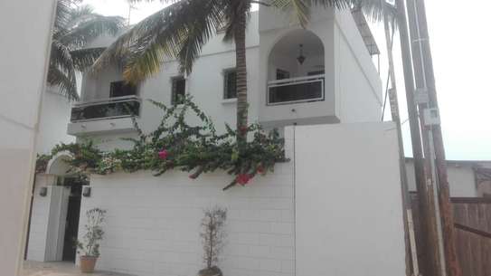 Villa R+1 à Louer à NGOR vers Casino du cap vert image 9