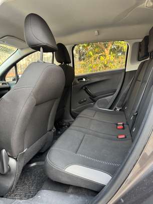 Peugeot 2008 2016 image 8