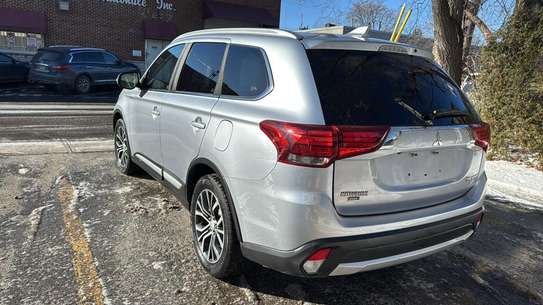 Mitsubishi Outlander image 5
