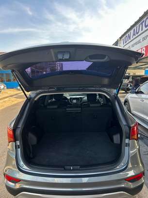 Hyundai Santa Fe diesel 4WD 2017 full options image 7