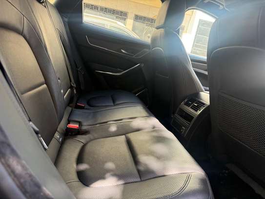 Jaguar F-Pace 2021 Gris Métallisé SUV Puissant image 7