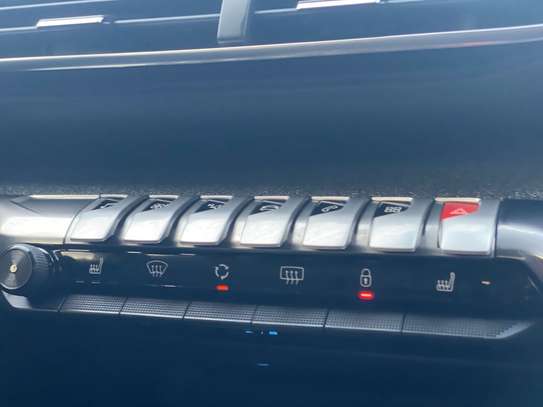 PEUGEOT 3008  2018 image 9