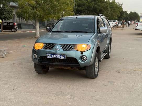 Mitsubishi l200 image 1