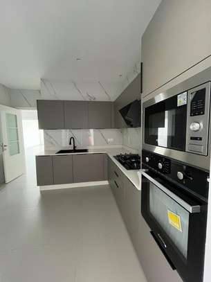 Appartement F4 185 m2 haut standing au POINT E image 4
