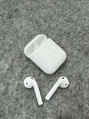 AirPods 2 image 1