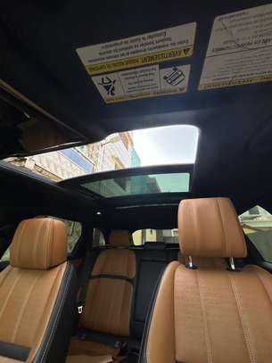 Range rover velar image 8