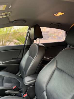 Hyundai accent image 10