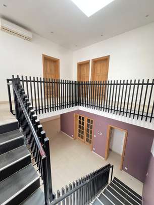 Villa R+2 à louer aux Mamelles image 15