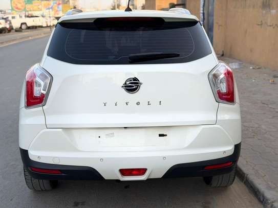 Ssangyong tivoli  *2017* image 2